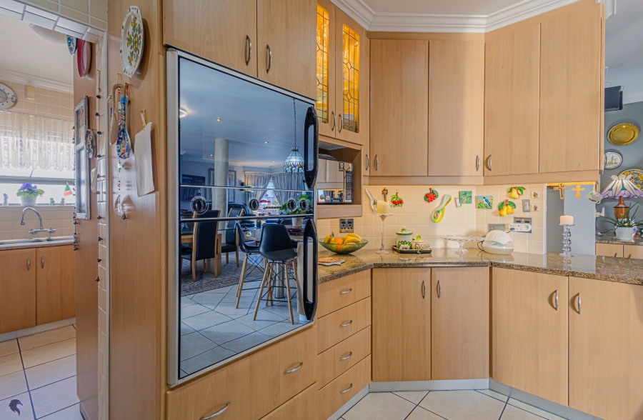 4 Bedroom Property for Sale in Calypso Beach Western Cape